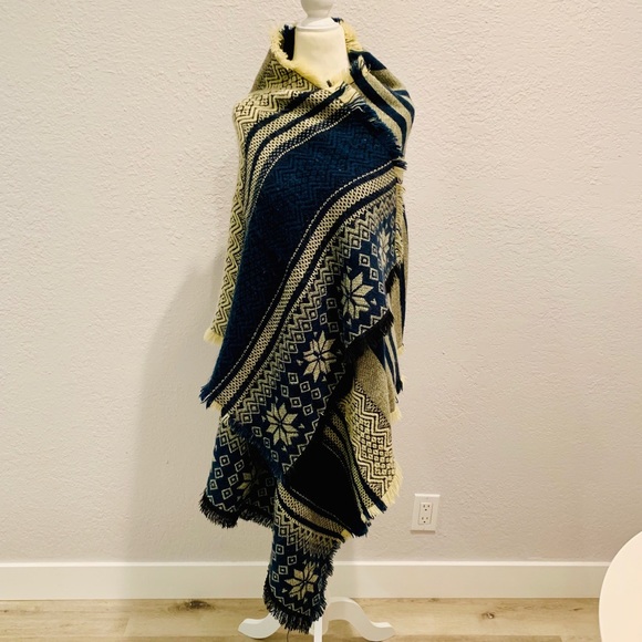 Accessories - MOVING SALE! Cream and Navy Snowflake Wrap / Scarf
